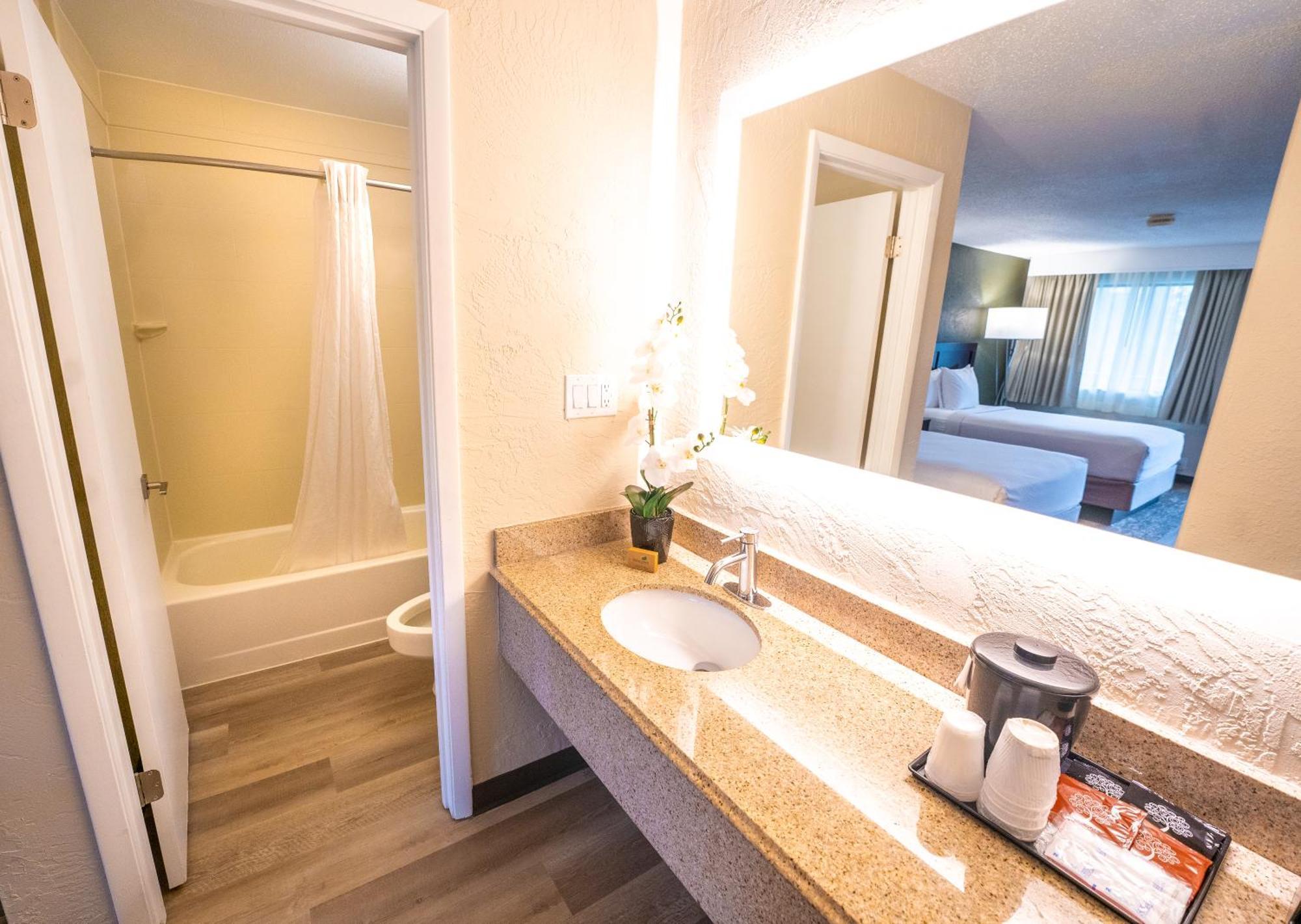 Mai Hana Hotel- Intl Drive, Trademark Collection By Wyndham Williamsburg Екстер'єр фото